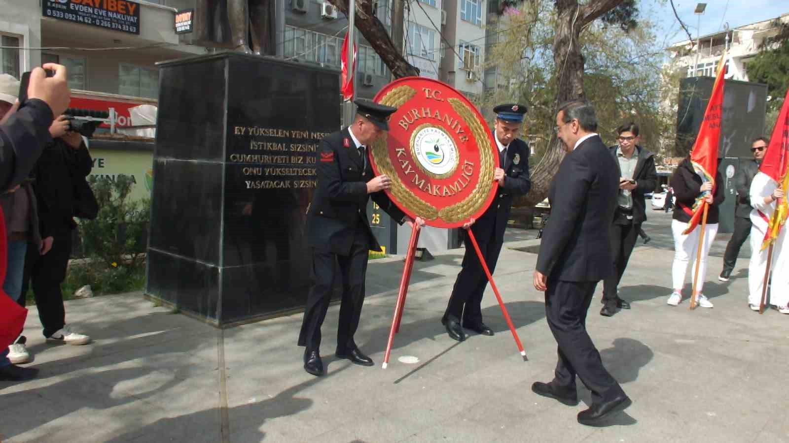 Atatürk’ün Burhaniye’ye gelişinin 92. Yıldönümü törenle kutlandı
Atatürk’ün Burhaniye’ye gelişinin 92. Yıldönümü törenle kutlandı