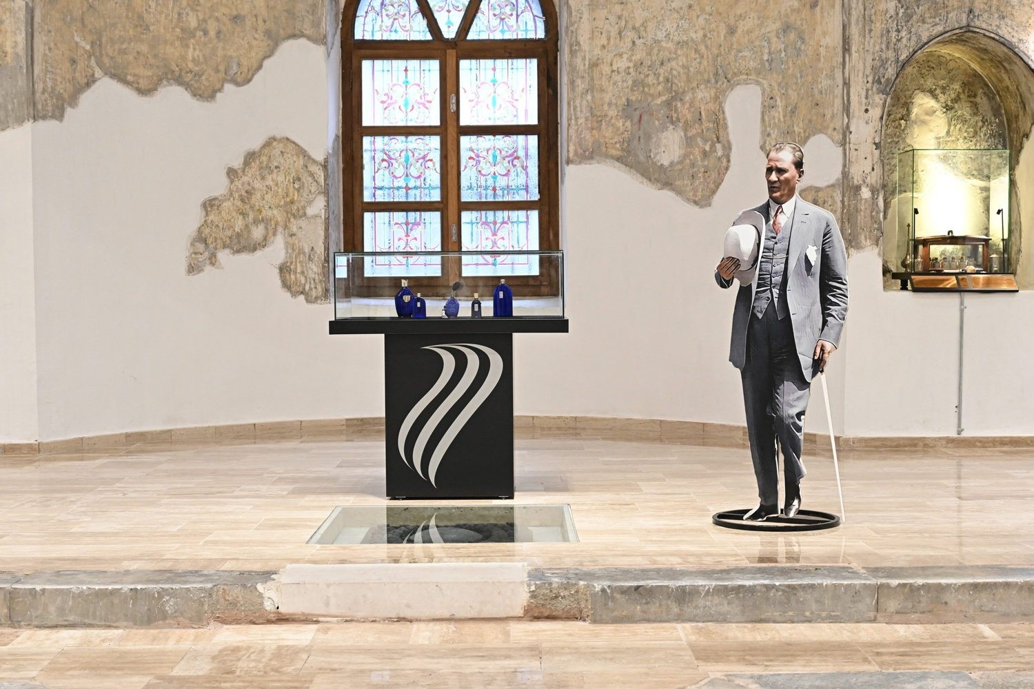 Atatürk’ün kullandığı koku ve kolonya şişeleri Misparta Koku Müzesi’nde sergileniyor
