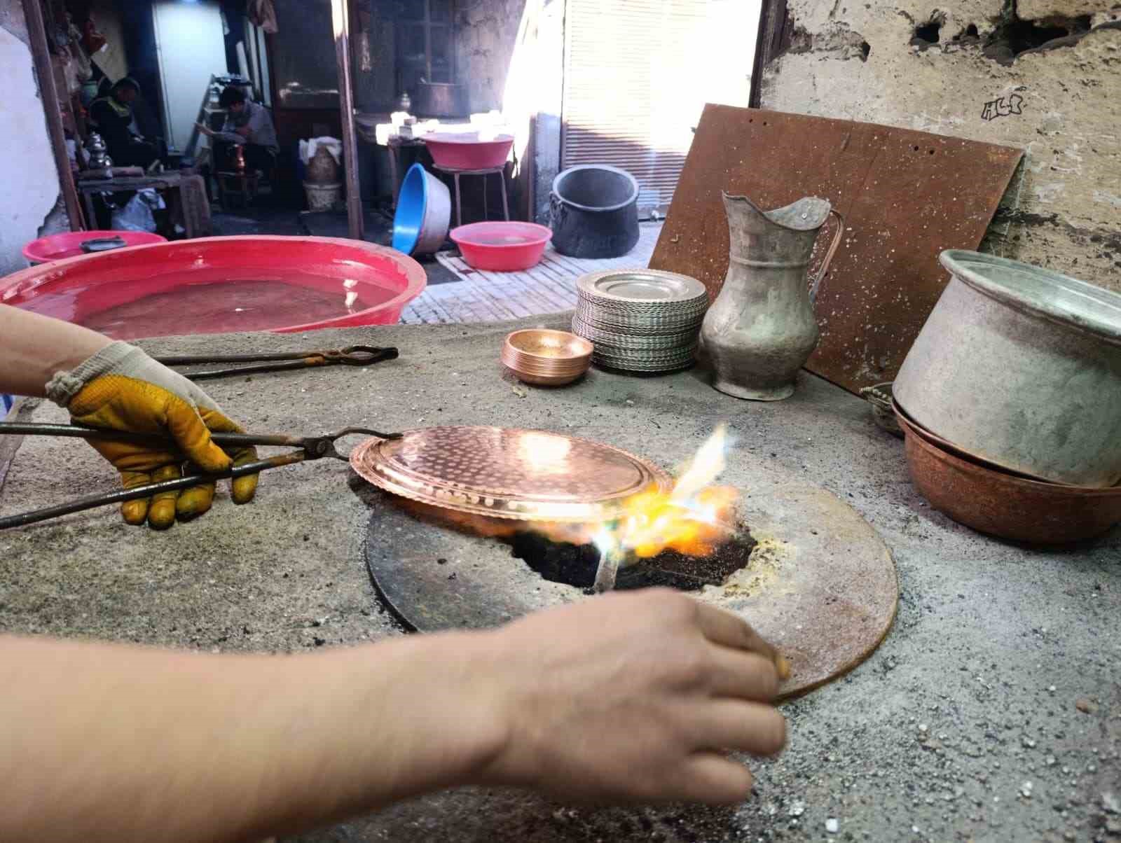 Ateş sönmek üzere: Kalaycılık mesleği çıraksızlıktan yok oluyor
