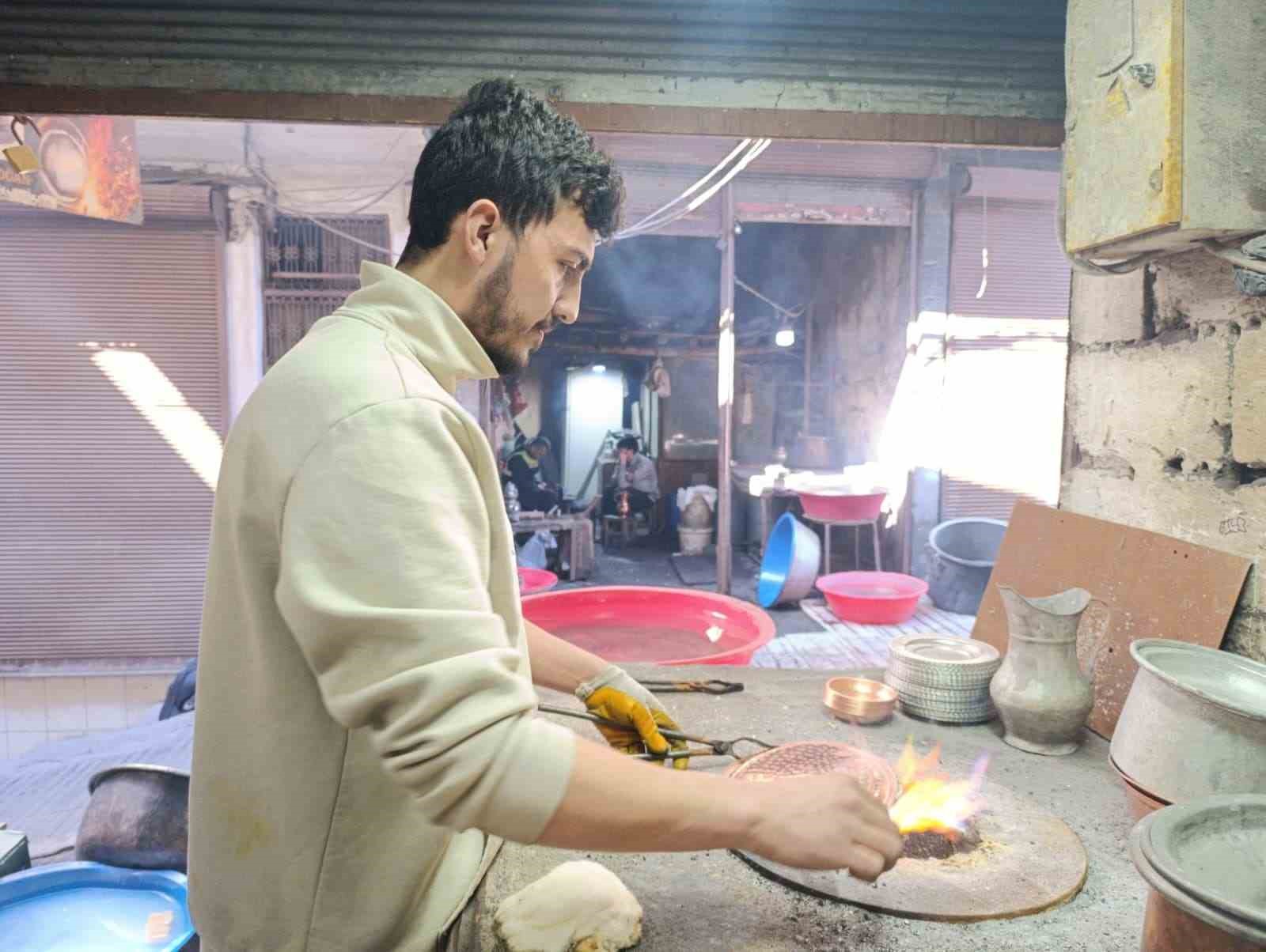 Ateş sönmek üzere: Kalaycılık mesleği çıraksızlıktan yok oluyor
