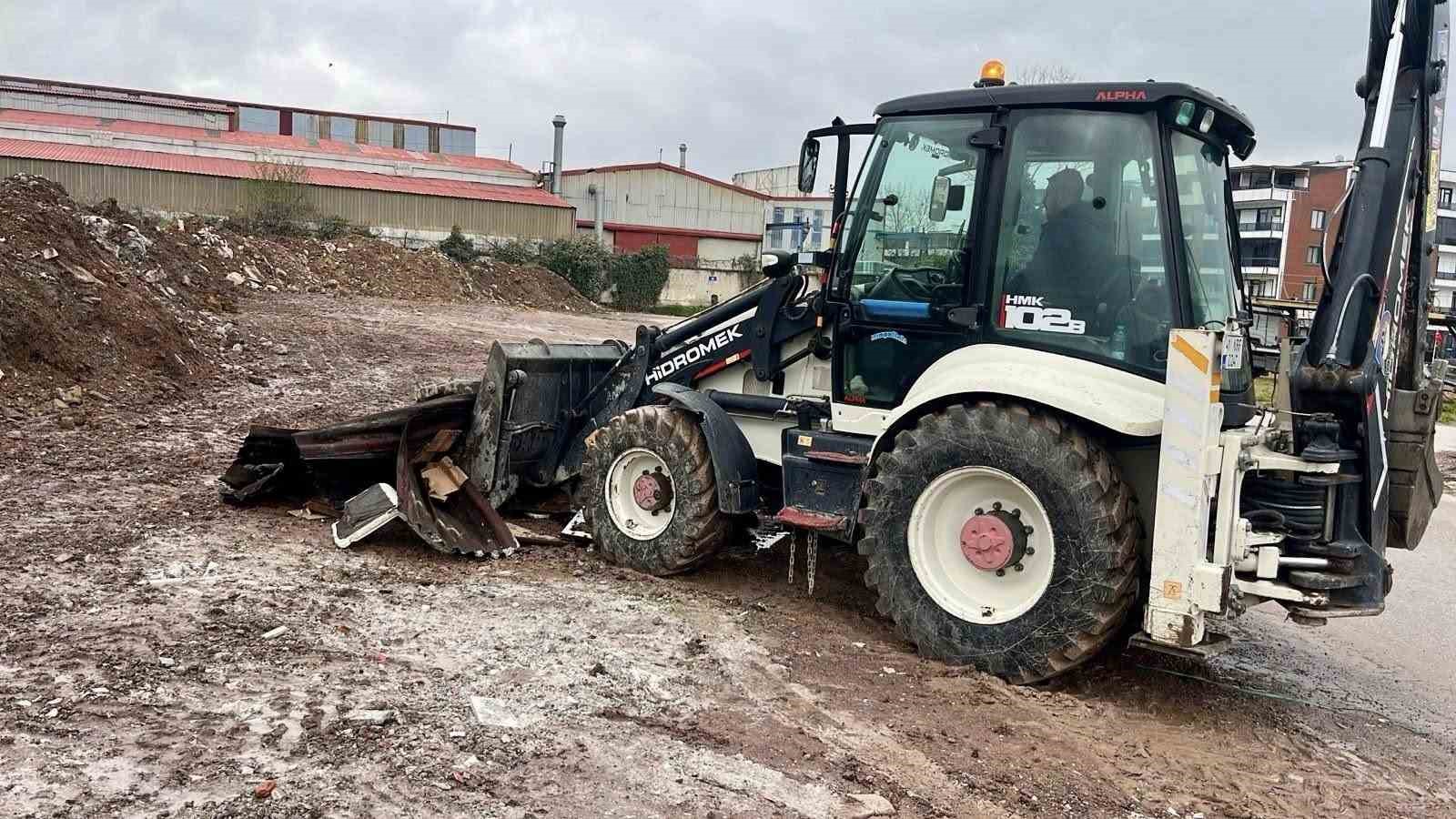 Atığını sokağa atan sürücüye fotokapan takibi
