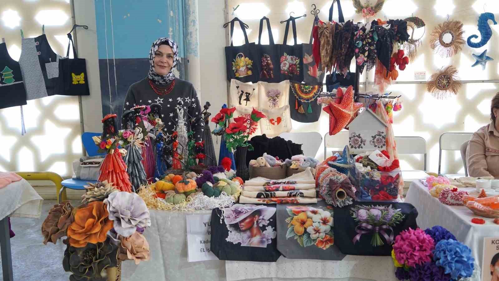 Atıklar kadınların elinde sanata dönüşüyor
Atıklar kadınların elinde sanata dönüşüyor