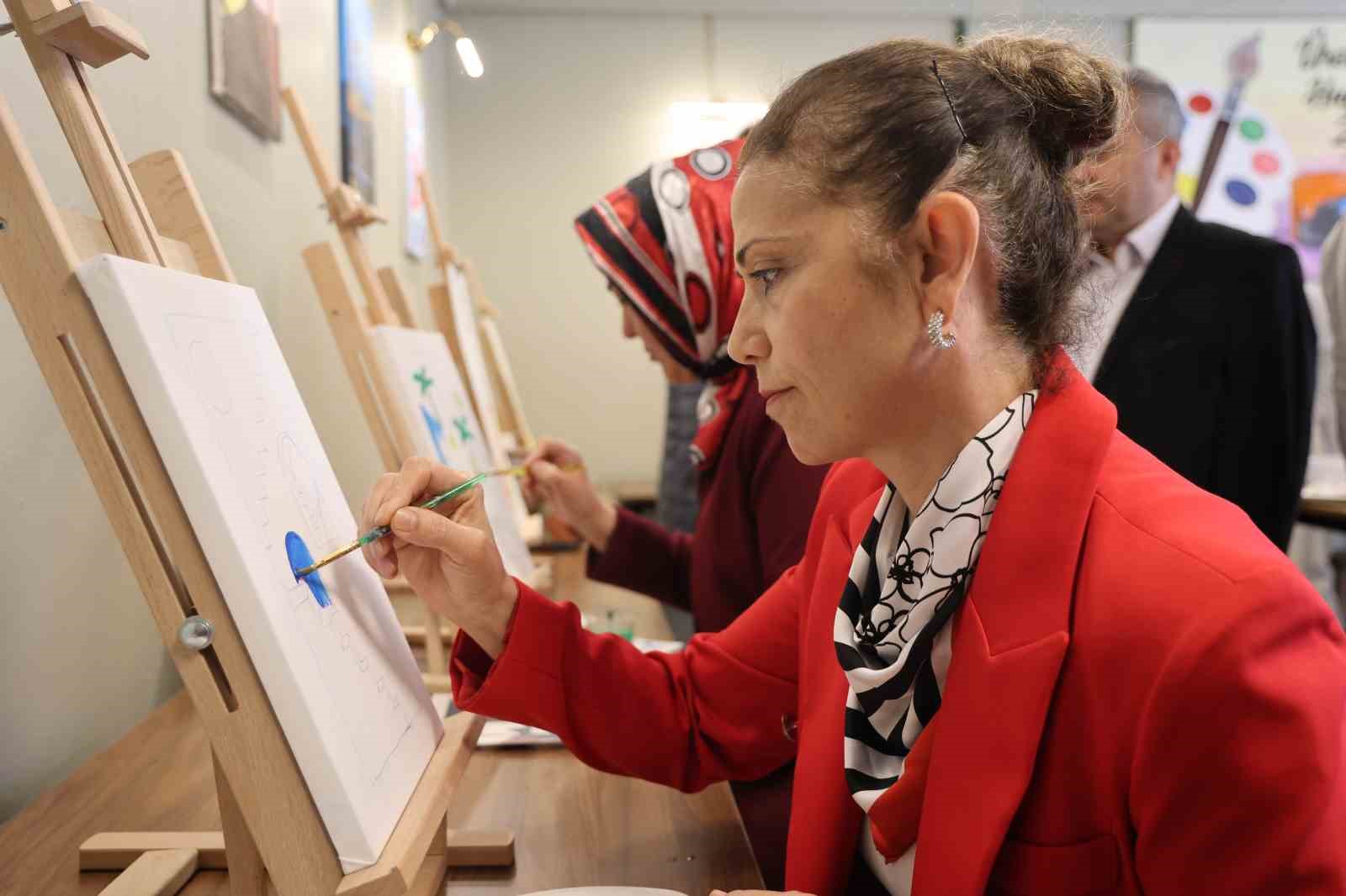 Atıl bina kadınlar için sanat merkezine dönüştü
