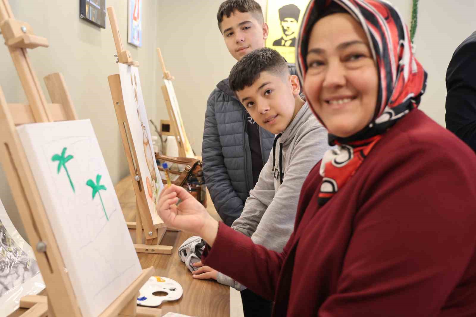 Atıl bina kadınlar için sanat merkezine dönüştü
