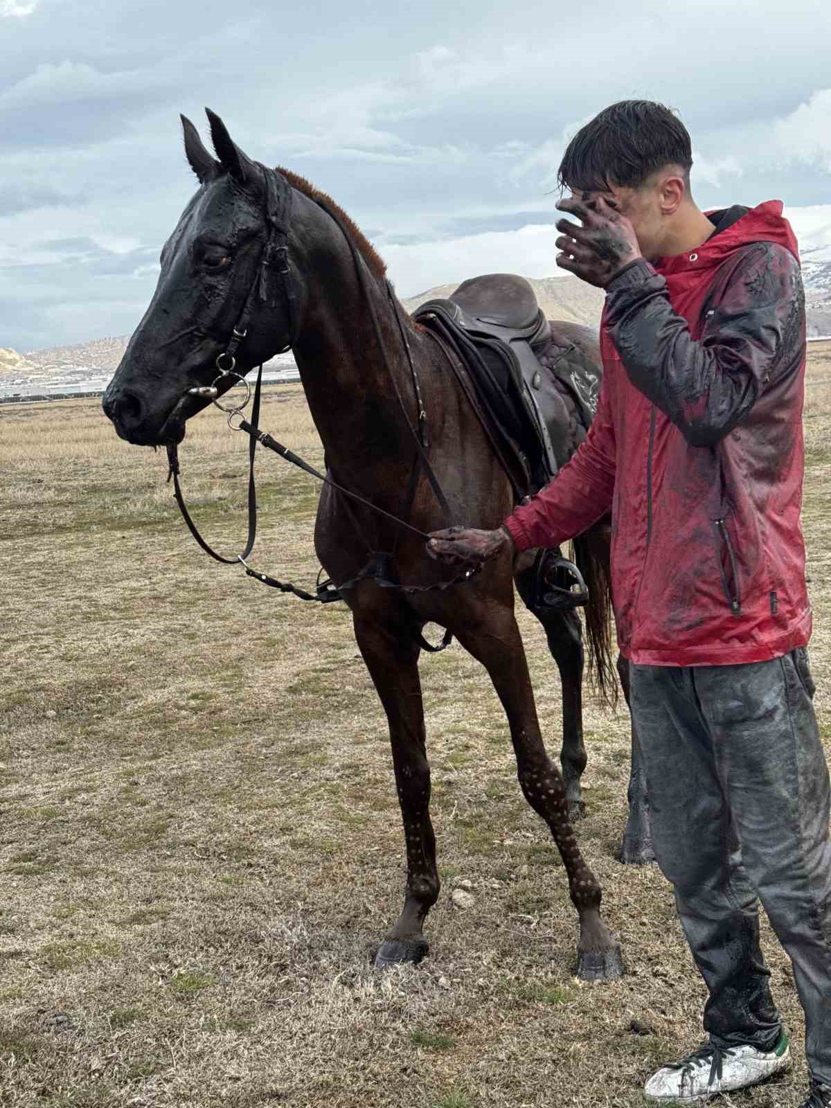 Atla gezi suda bitti

