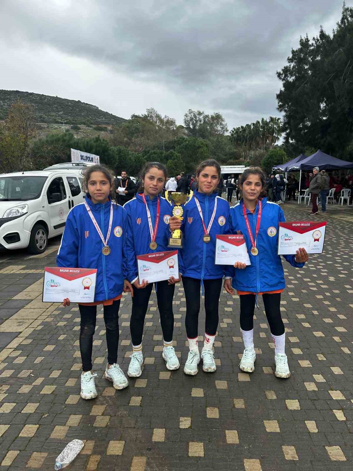 Atletizmde bir ilk: 4 kız kardeş kürsüye çıktı
