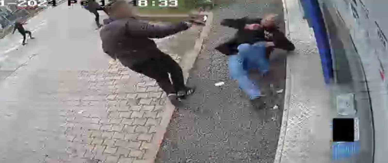 ATM’de kameralar önündeki cinayette karar çıktı: Katillere 16 yıl 4’er ay hapis
ATM’de kameralar önündeki cinayette karar çıktı: Katillere 16 yıl 4’er ay hapis