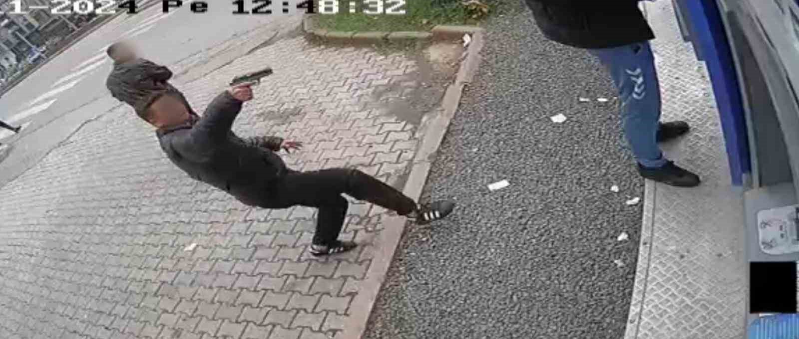 ATM’de kameralar önündeki cinayette karar çıktı: Katillere 16 yıl 4’er ay hapis
ATM’de kameralar önündeki cinayette karar çıktı: Katillere 16 yıl 4’er ay hapis