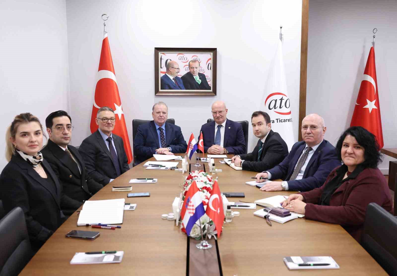 ATO Başkanı Baran: "Hırvatistan ile ticaret hacmimizi 5 milyar dolara taşımayı hedefliyoruz"
ATO Başkanı Baran: "Hırvatistan ile ticaret hacmimizi 5 milyar dolara taşımayı hedefliyoruz"