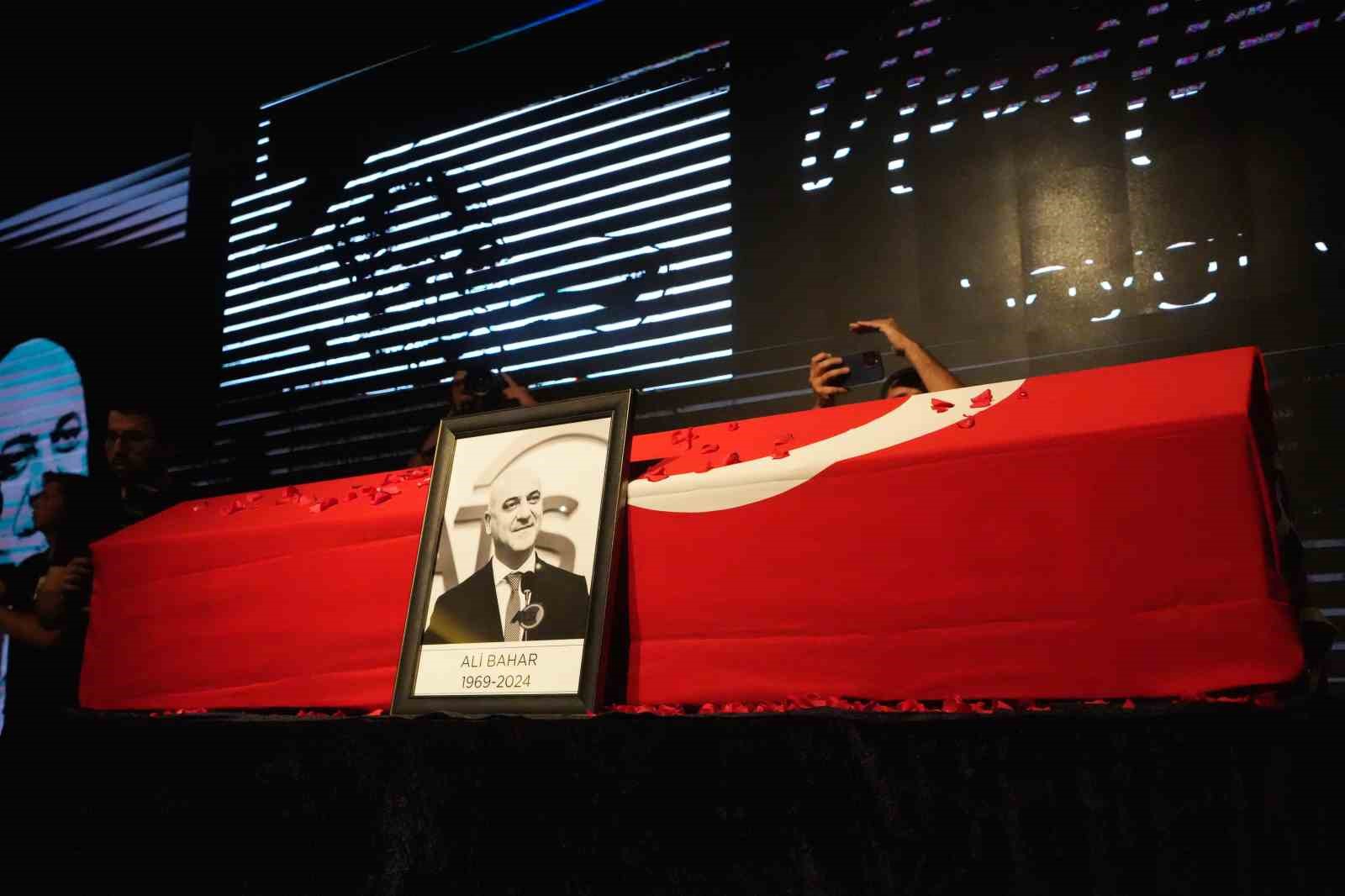 ATSO Başkanı Ali Bahar’ın ölümüne ilişkin davada savcı mütalaasını açıkladı
ATSO Başkanı Ali Bahar’ın ölümüne ilişkin davada savcı mütalaasını açıkladı