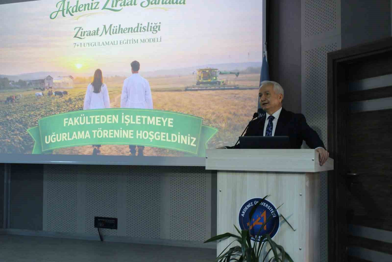 AÜ Ziraat Fakültesi 225 öğrencisini uygulamalı eğitim için sahaya uğurladı
