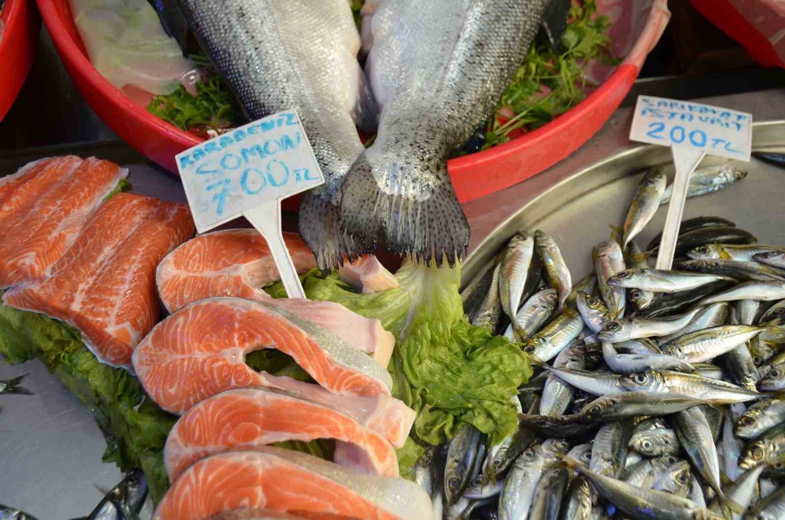 Av sezonu bitse de tezgahlar balıksız kalmıyor
