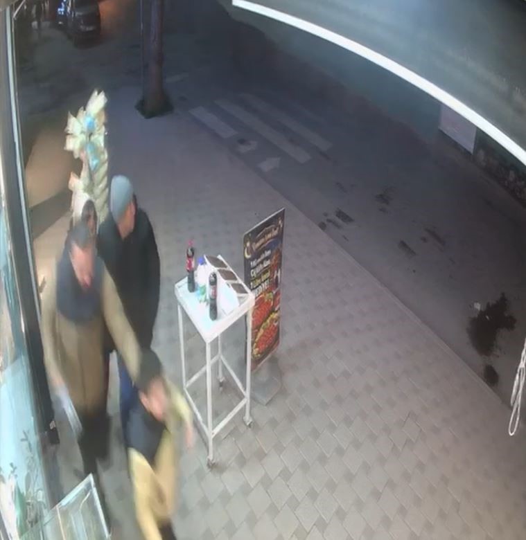 Avcılar’da kentsel dönüşüm kapsamında yapılan yıkım kontrolden çıktı, o anlar kamerada
