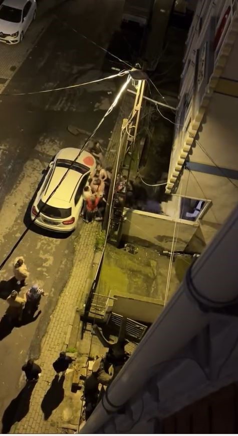 Avcılar’da komşuların yumruklu sopalı kavgası
