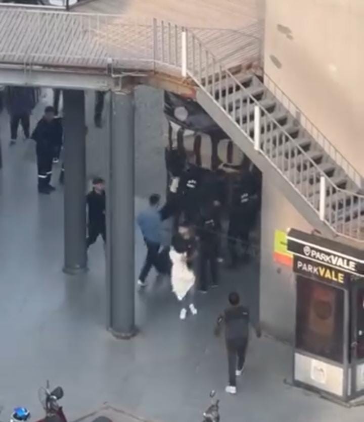 AVM’de iki grup arasında kavga: Güvenlik müdahale etti
