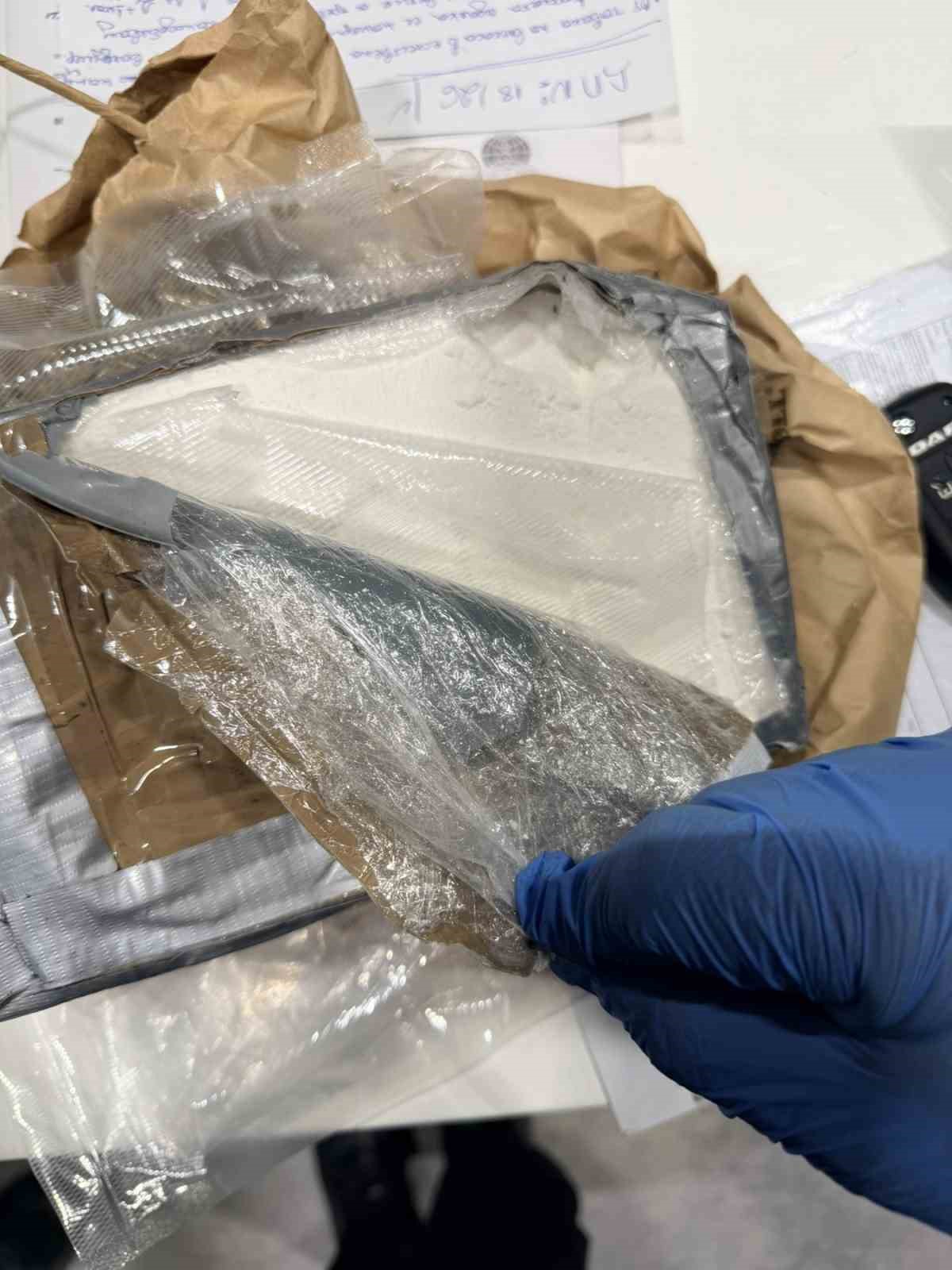 Avokado ve mango arasına gizlenen uyuşturucular yakalandı
