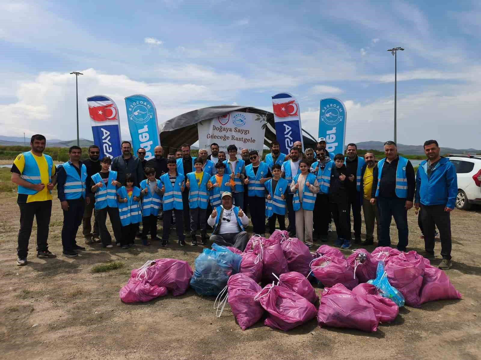 Avrasya Federasyonu’ndan Kale Salkımlı’da kıyı temizliği
