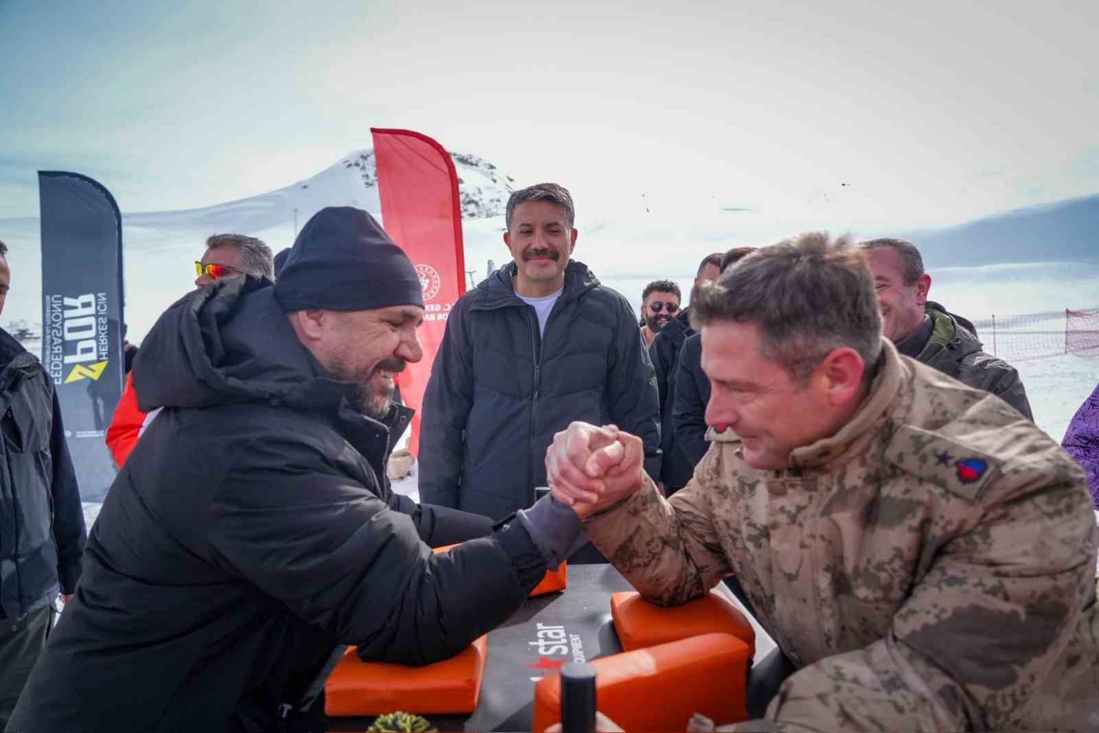 Avrupa Kış Sporları Haftası etkinlikleri Hakkâri’de düzenlendi
