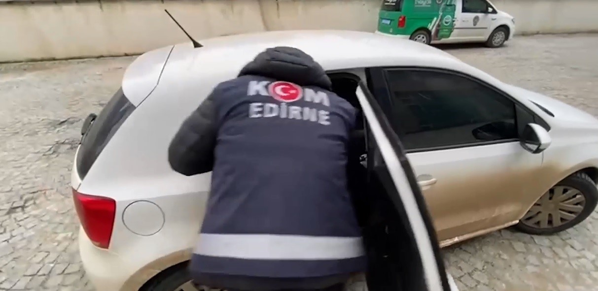 Avrupa’dan kaçak getirilen 128 el sanatı eser ele geçirildi
