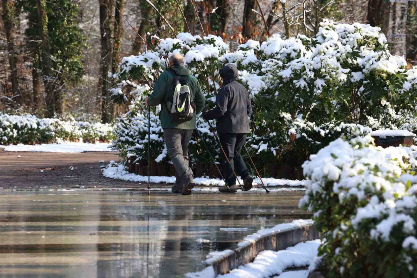 Avrupa’nın en büyük doğal yaşam parkı Ormanya beyaz örtüyle kaplandı

