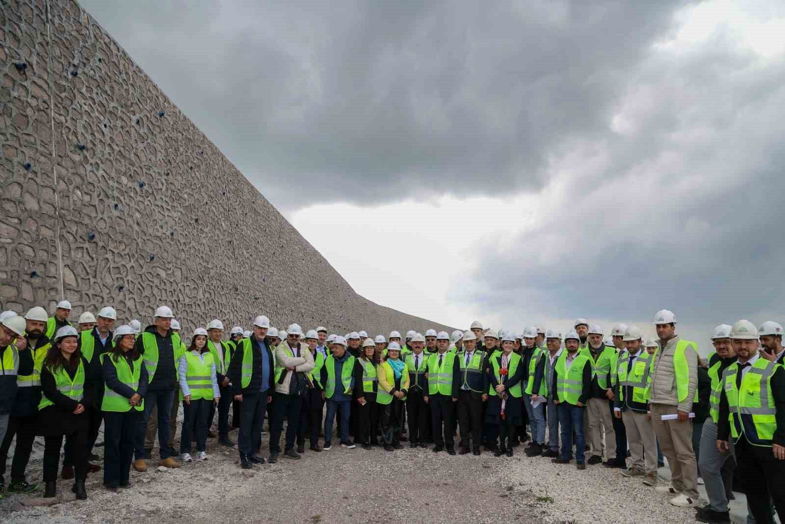 Avrupa’nın en büyük sera kümelenmelerinden biri Dikili’de yükseliyor
Avrupa’nın en büyük sera kümelenmelerinden biri Dikili’de yükseliyor