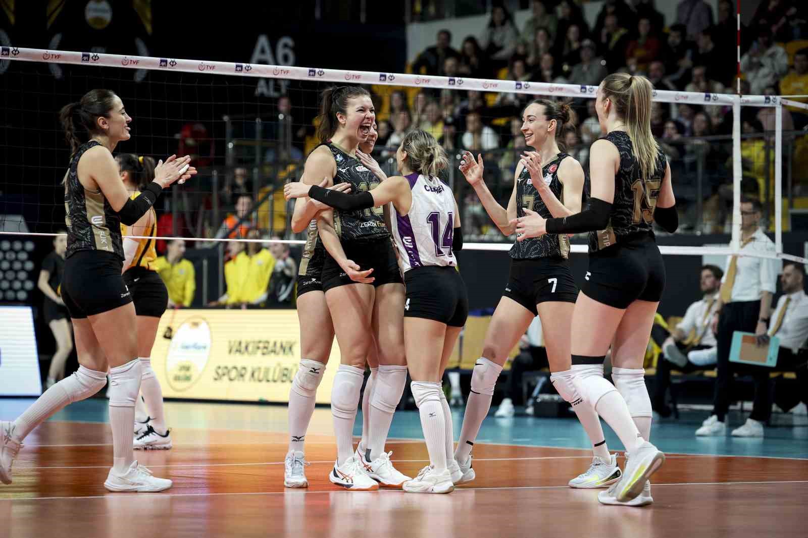 AXA Sigorta Kupa Voley: V. Bank: 3 - Zeren Spor: 1
