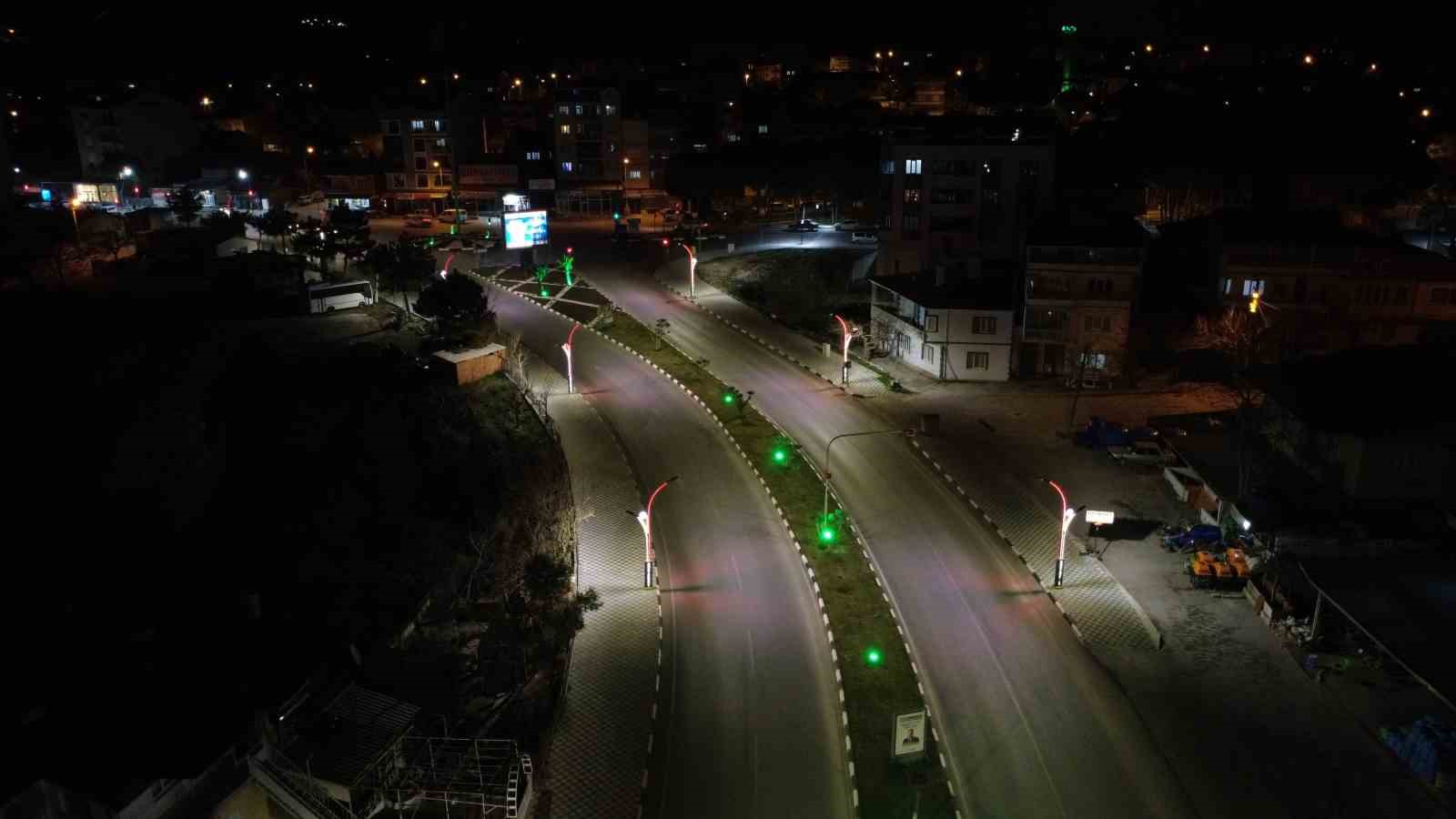 Ay-yıldızlı ışıklar Demirci’yi aydınlattı
