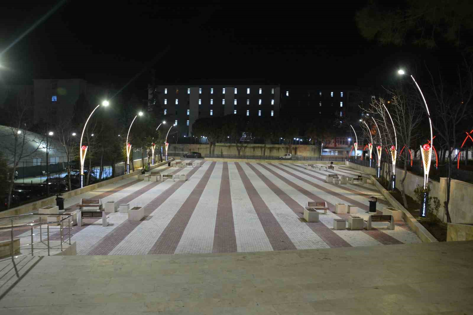 Ay-yıldızlı ışıklar Demirci’yi aydınlattı
