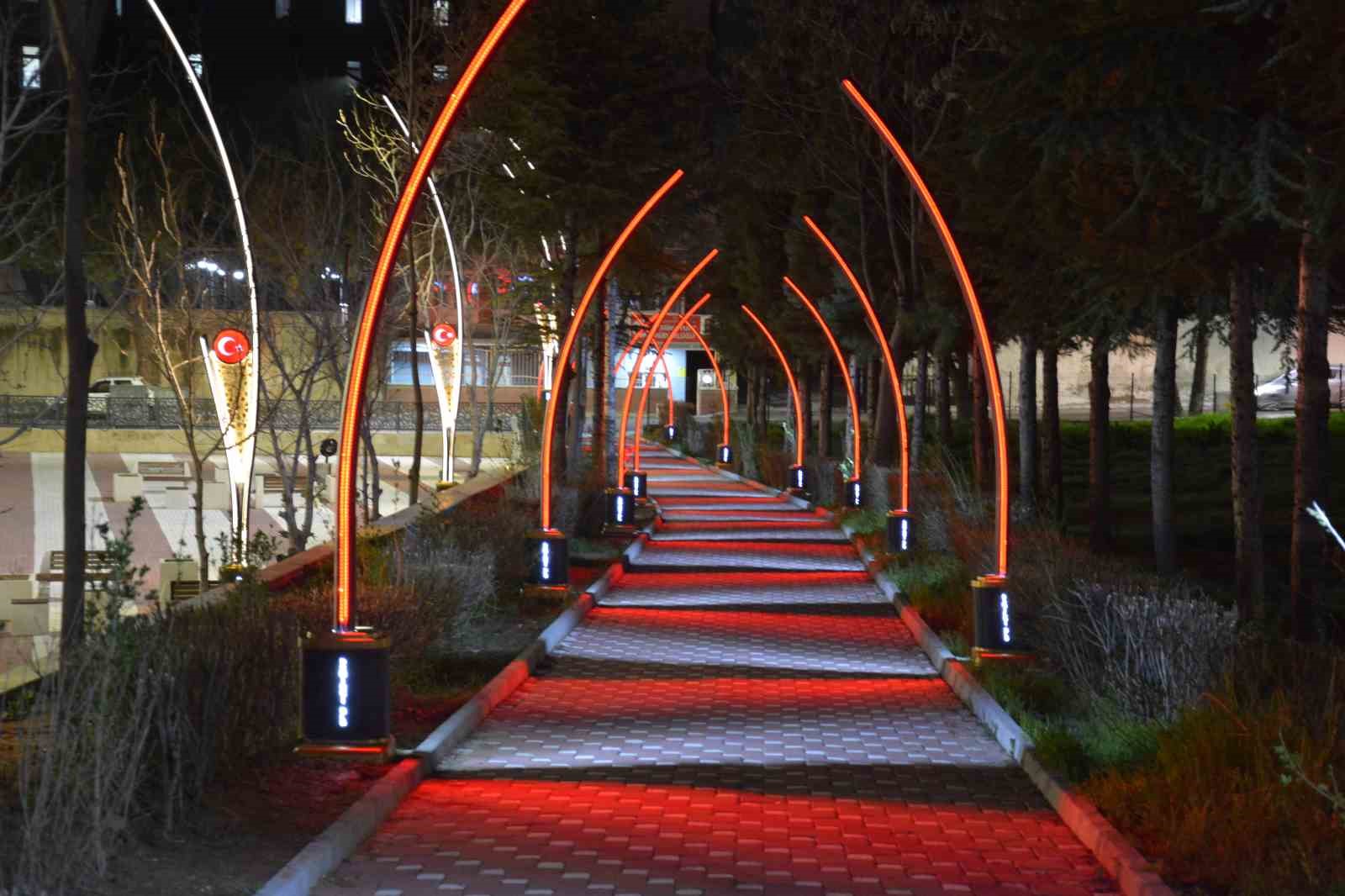 Ay-yıldızlı ışıklar Demirci’yi aydınlattı
