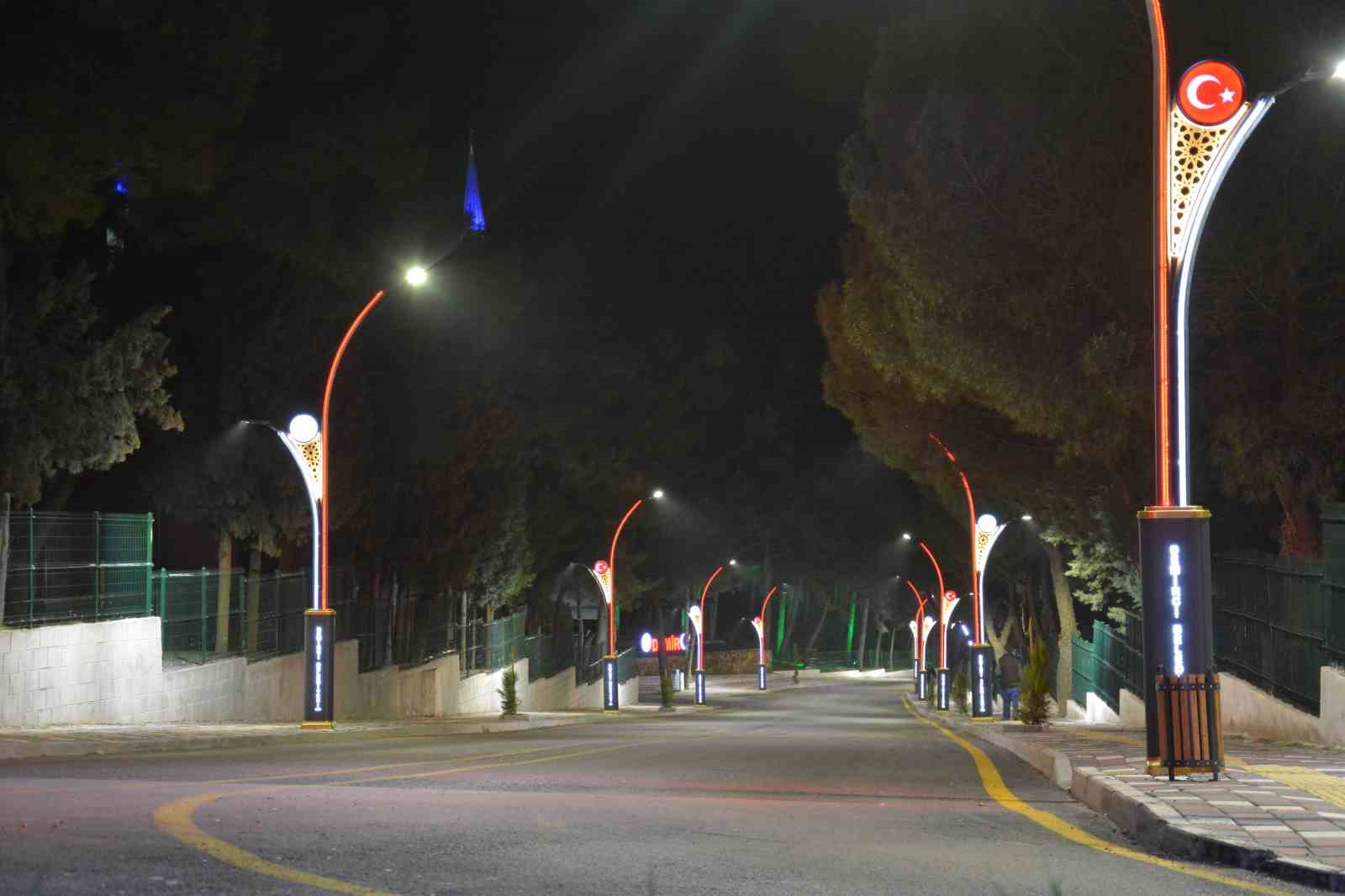 Ay-yıldızlı ışıklar Demirci’yi aydınlattı
