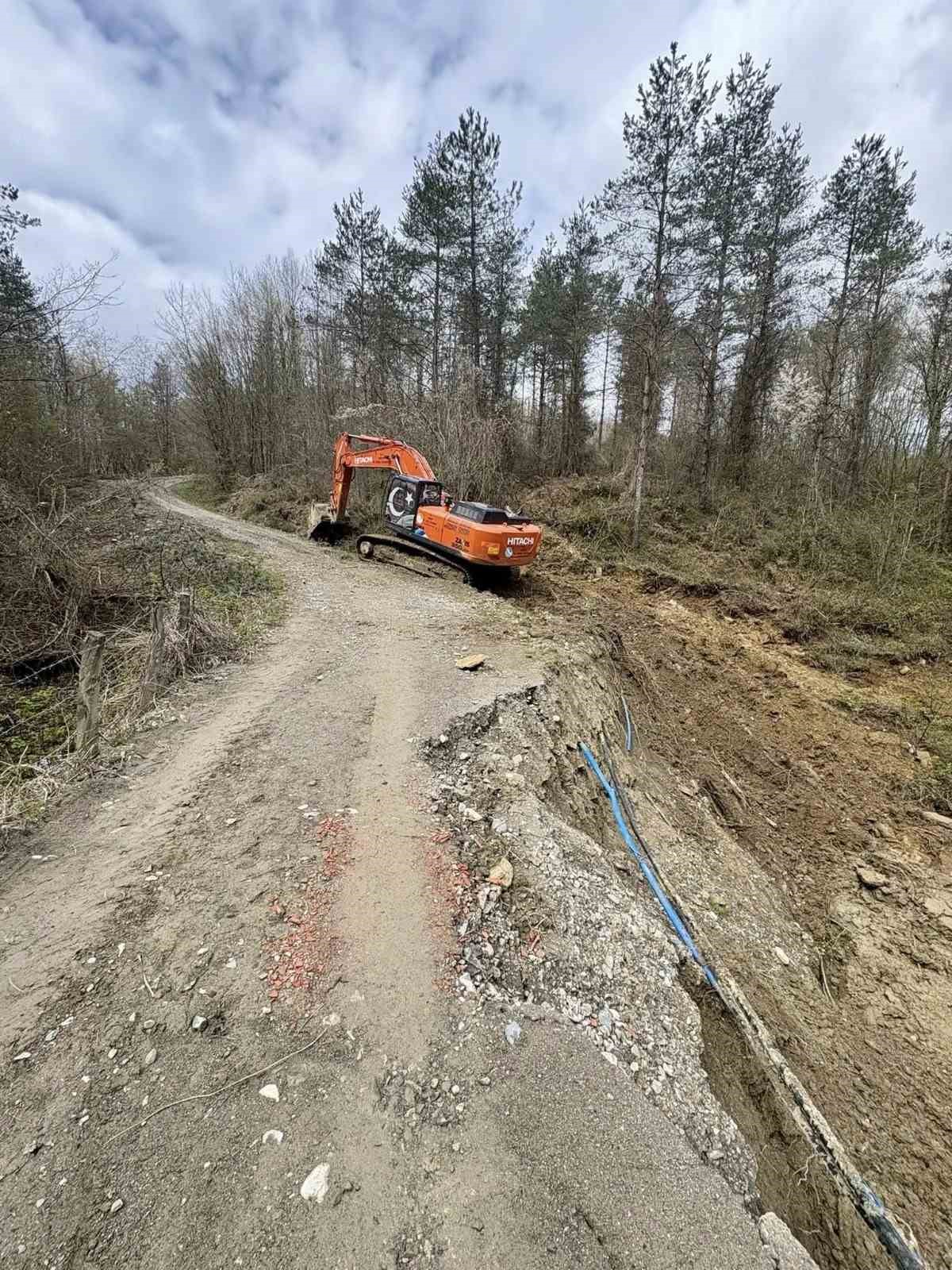 Ayancık’ta heyelan sonrası yol güvenliği yeniden sağlandı
