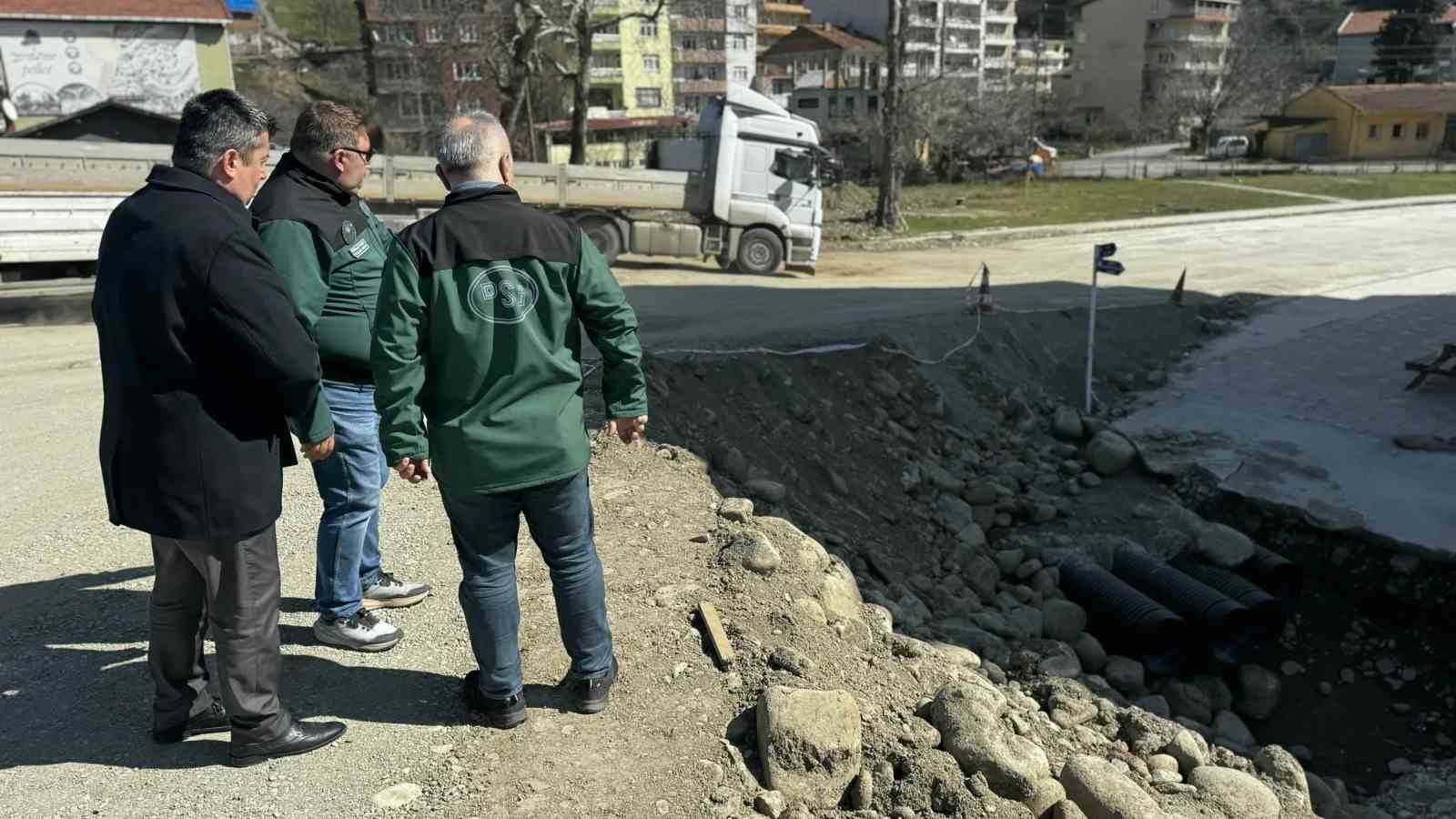 Ayancık’ta kavşak çalışmaları
