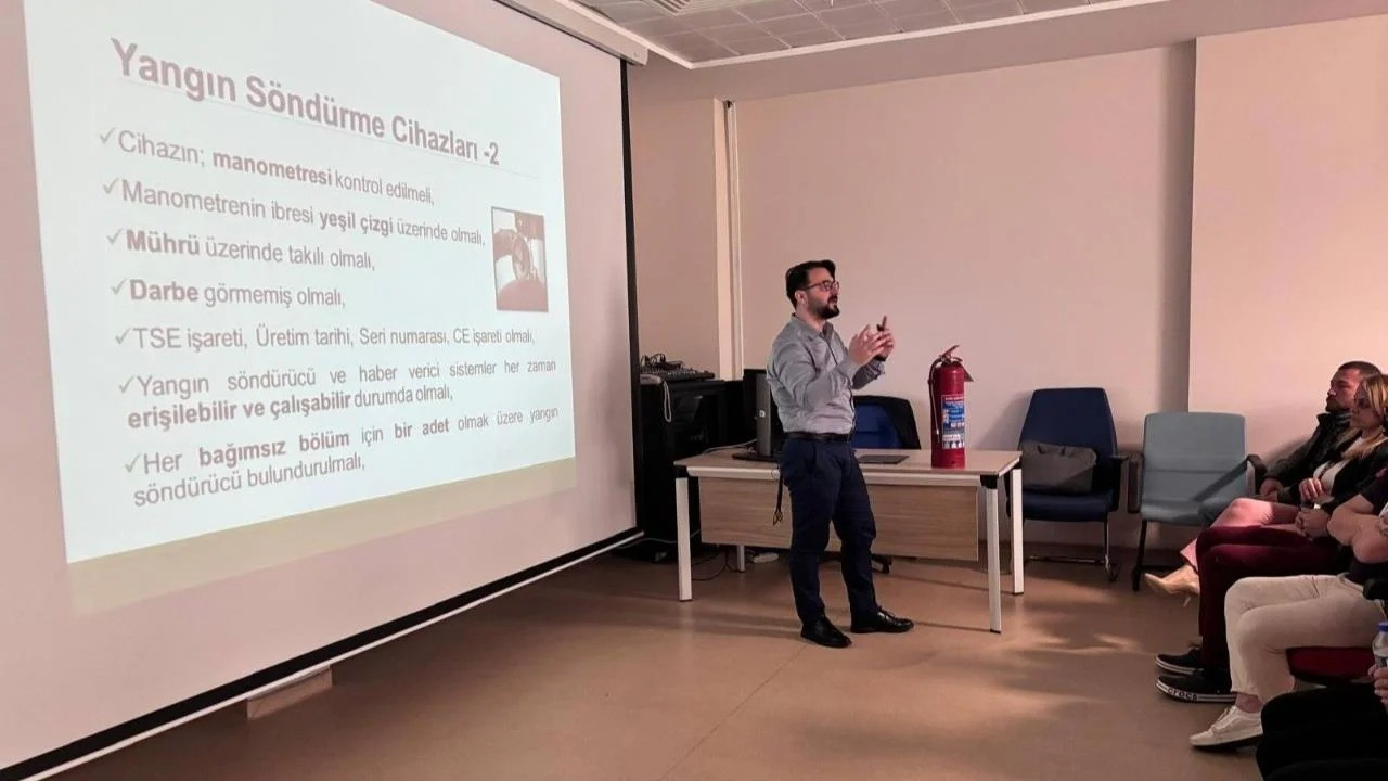 Ayancık’ta sağlıkçılara afet bilgilendirmesi
