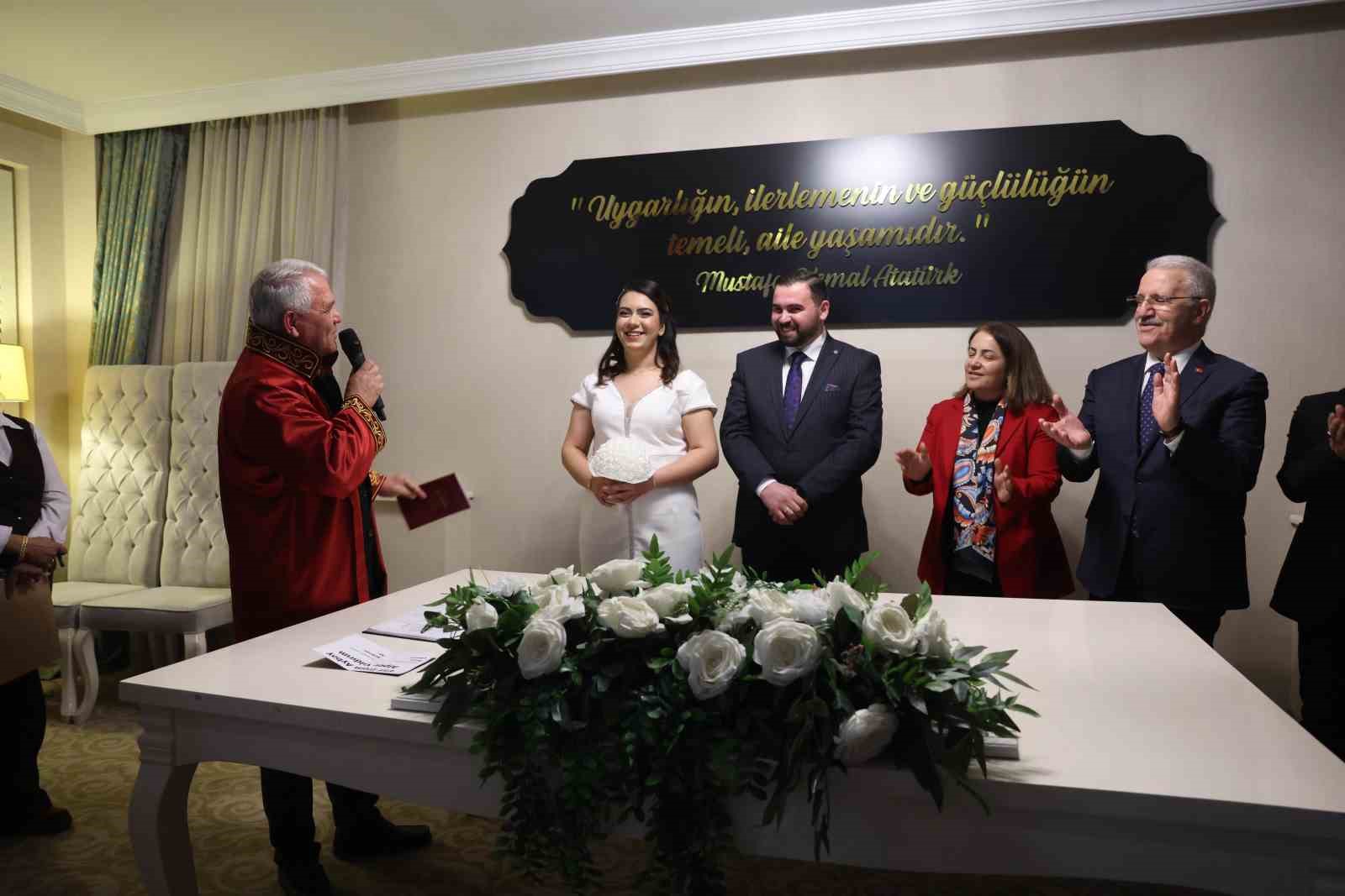 Aybay ve Yıldırım ailelerinin mutlu günü
