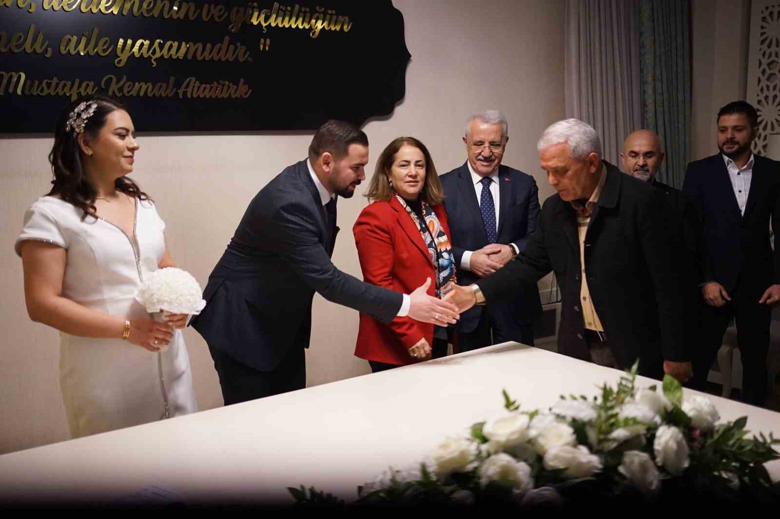 Aybay ve Yıldırım ailelerinin mutlu günü
