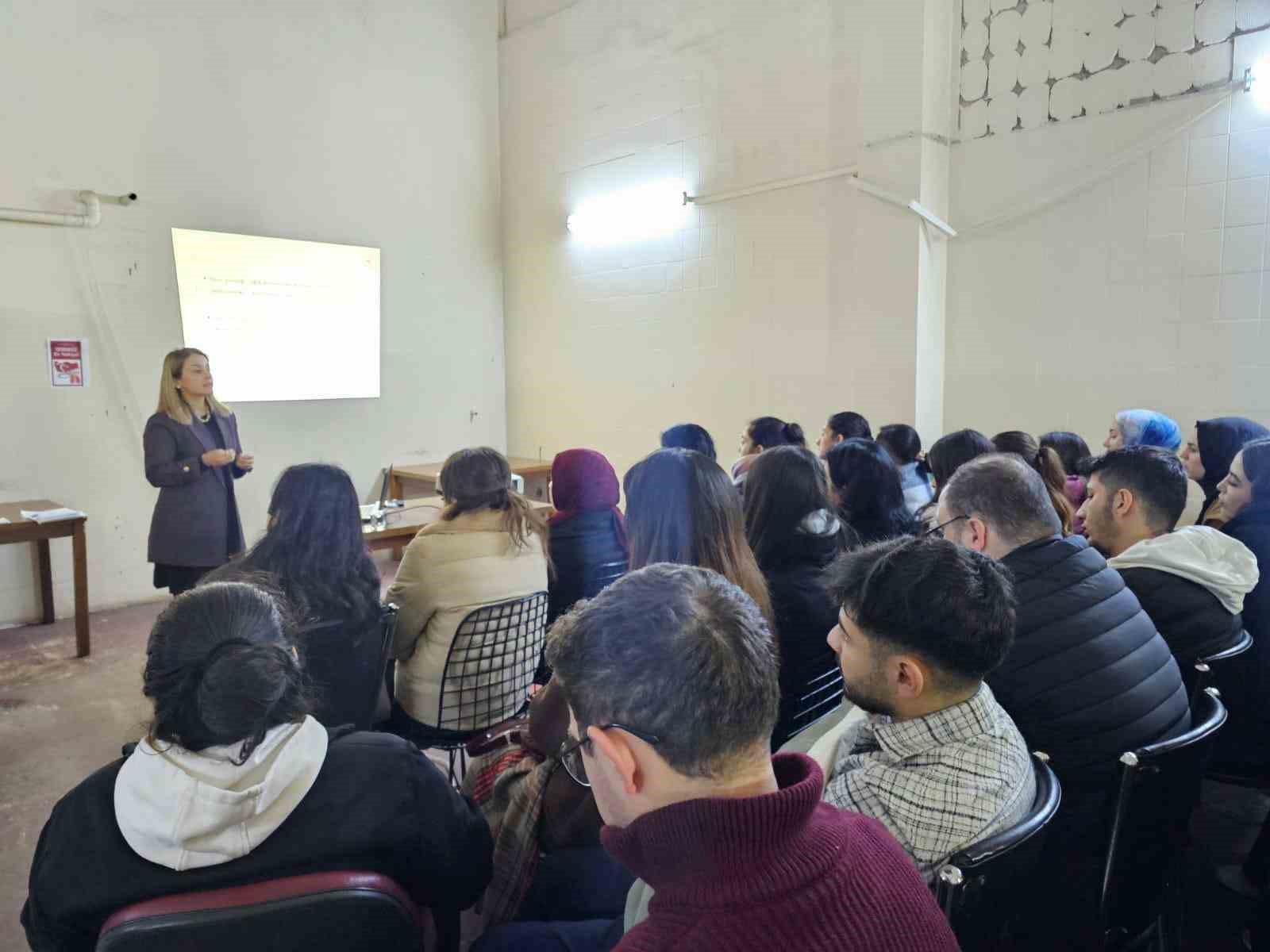 Aydın Atatürk Devlet Hastanesi’nde sağlık kadrosuna uyum eğitimi
Aydın Atatürk Devlet Hastanesi’nde sağlık kadrosuna uyum eğitimi
