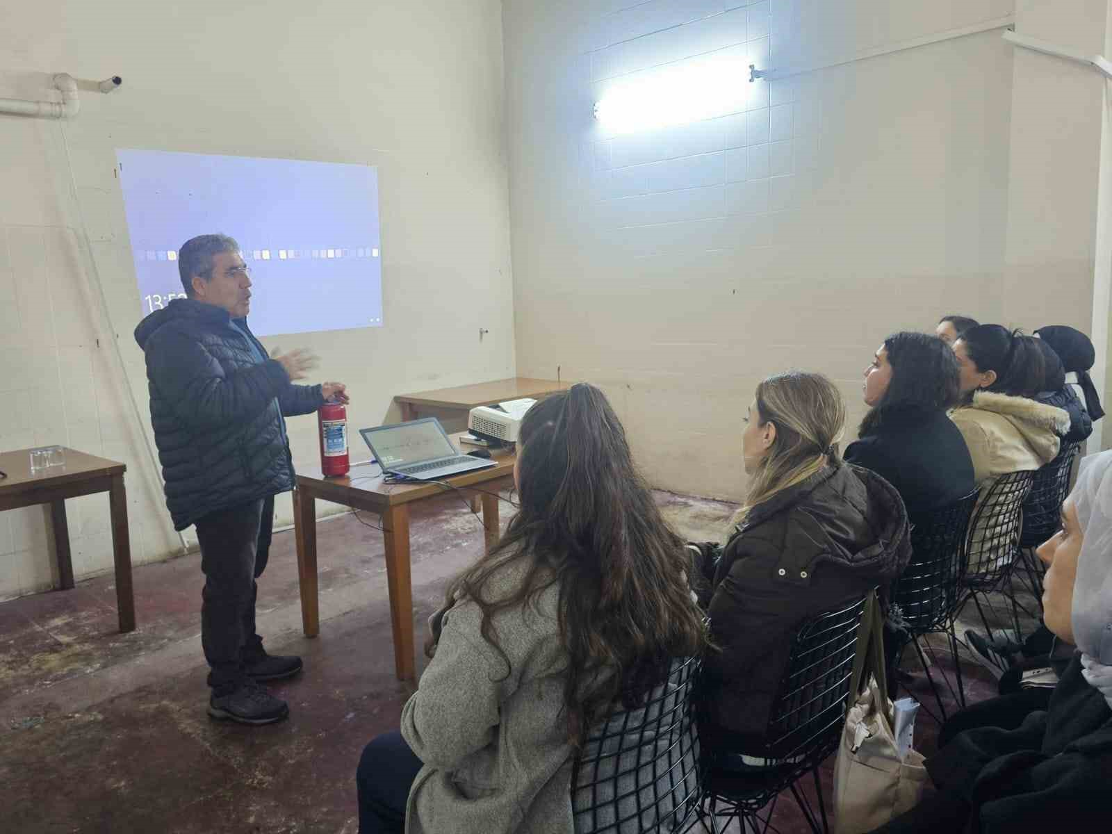 Aydın Atatürk Devlet Hastanesi’nde yeni personele oryantasyon eğitimi
