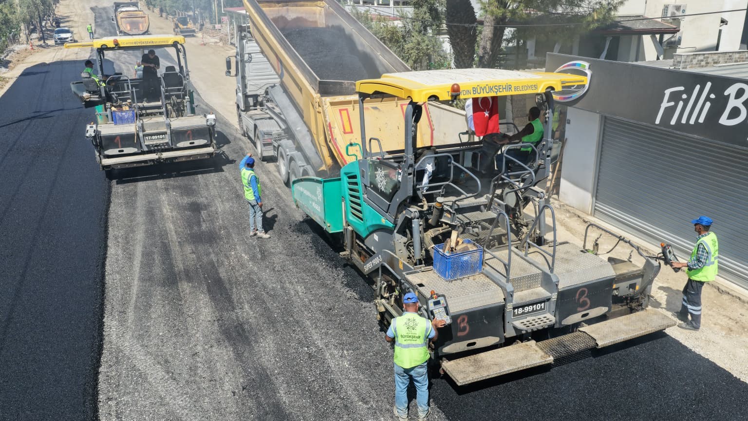 Aydın Büyükşehir Akbük yolunu yeniliyor
