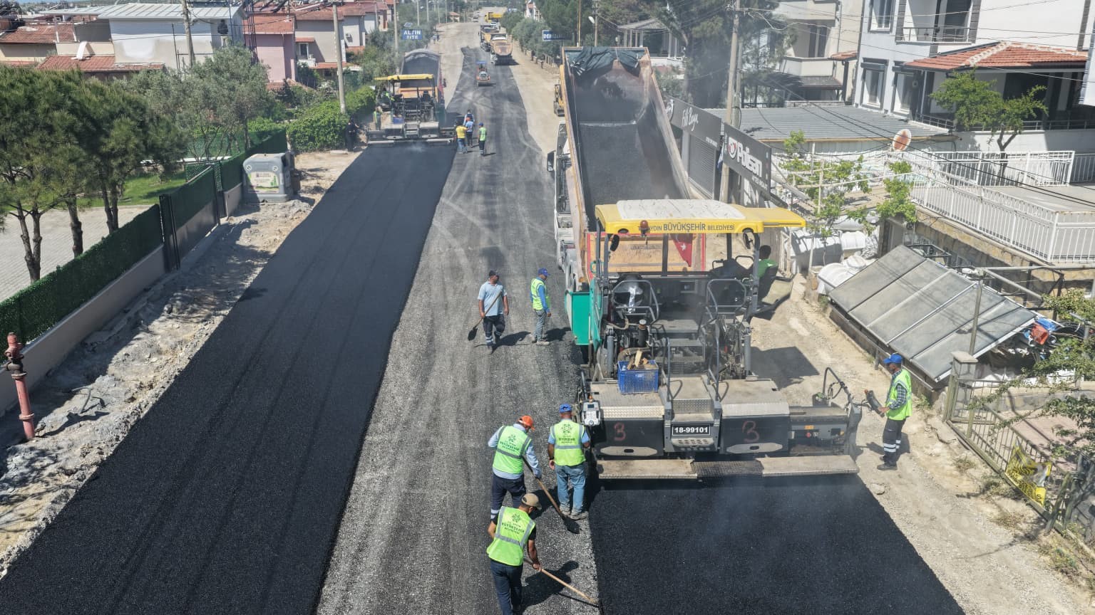 Aydın Büyükşehir Akbük yolunu yeniliyor
