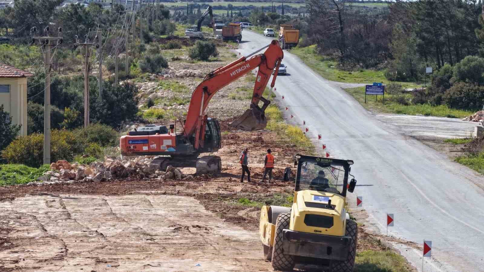 Aydın Büyükşehir, Akbük’te yol yenileme çalışmalarını sürdürüyor
