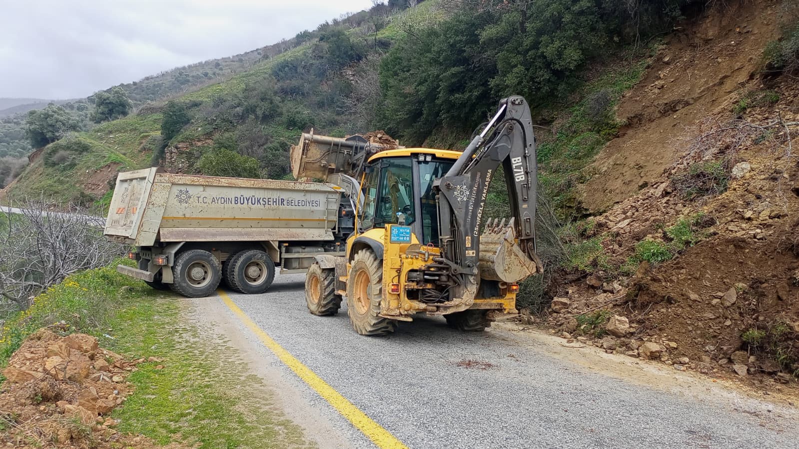 Aydın Büyükşehir Belediyesi ekipleri zamanla yarışıyor
