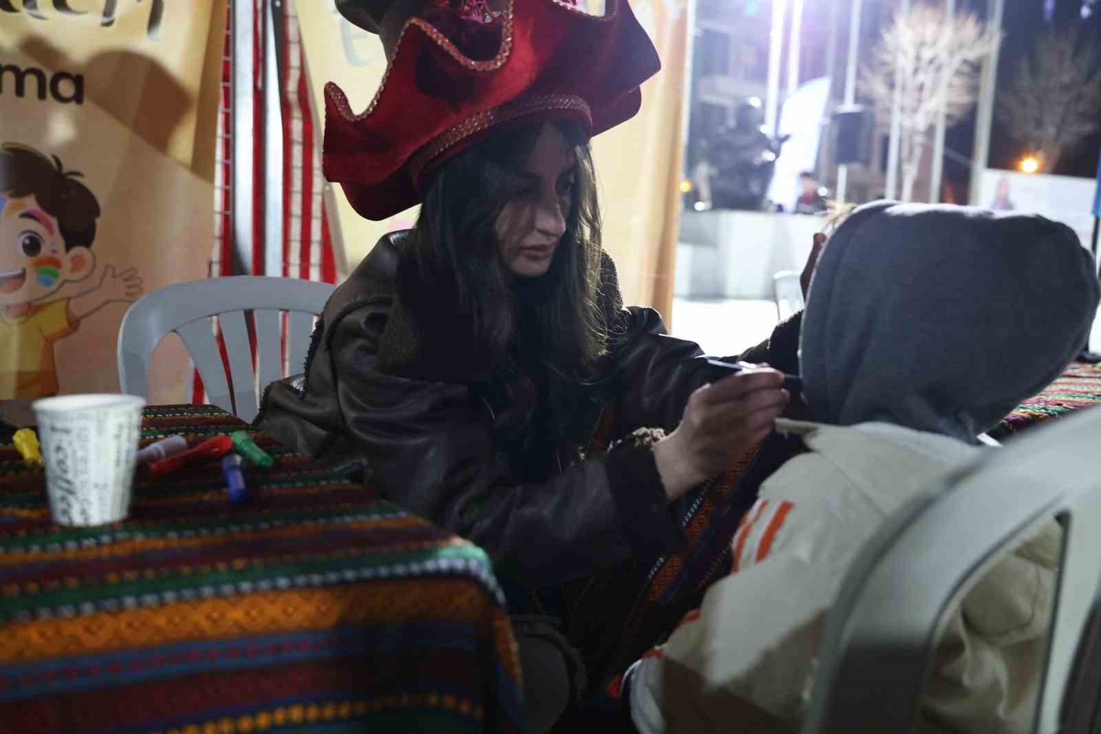 Aydın Büyükşehir Belediyesi, İncirliova’da vatandaşları Ramazan etkinlikleri ile buluşturdu
Aydın Büyükşehir Belediyesi, İncirliova’da vatandaşları Ramazan etkinlikleri ile buluşturdu