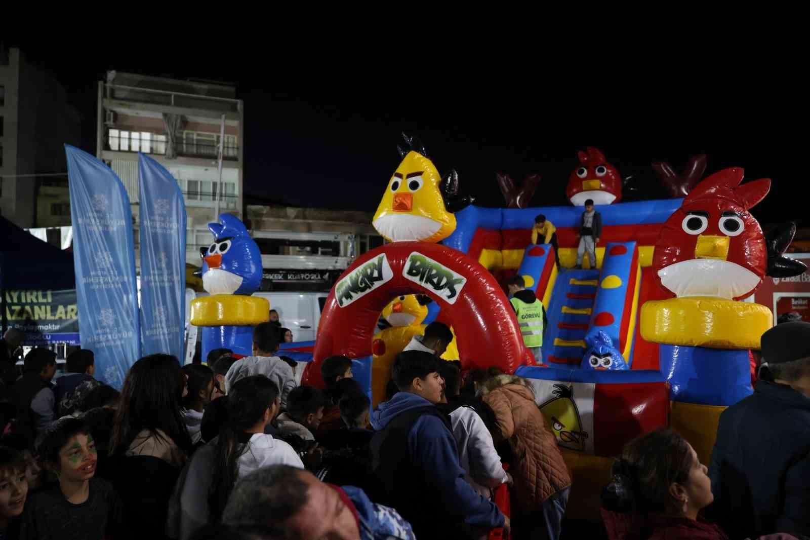 Aydın Büyükşehir Belediyesi, İncirliova’da vatandaşları Ramazan etkinlikleri ile buluşturdu
Aydın Büyükşehir Belediyesi, İncirliova’da vatandaşları Ramazan etkinlikleri ile buluşturdu