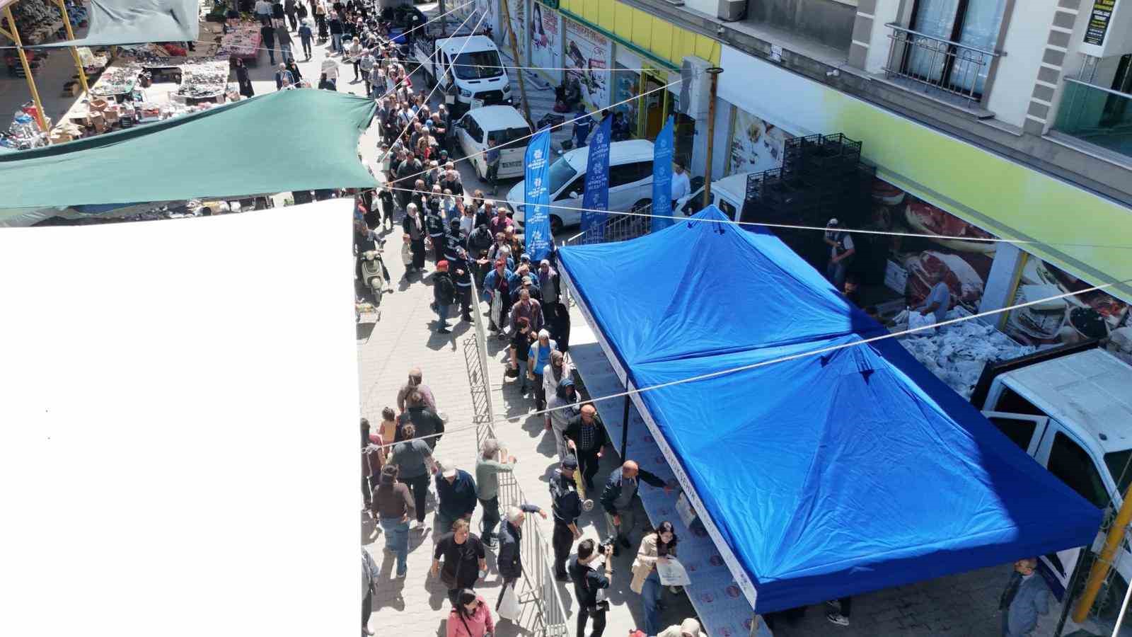 Aydın Büyükşehir Belediyesi Söke’de binlerce fideyi vatandaşlarla buluşturdu
