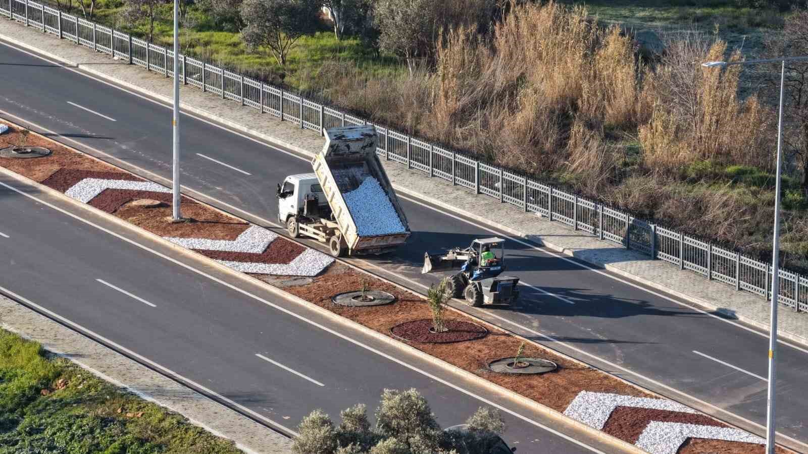 Aydın Büyükşehir Belediyesi’nden Acarlar-Şehir Hastanesi yolunda peyzaj düzenlemesi
