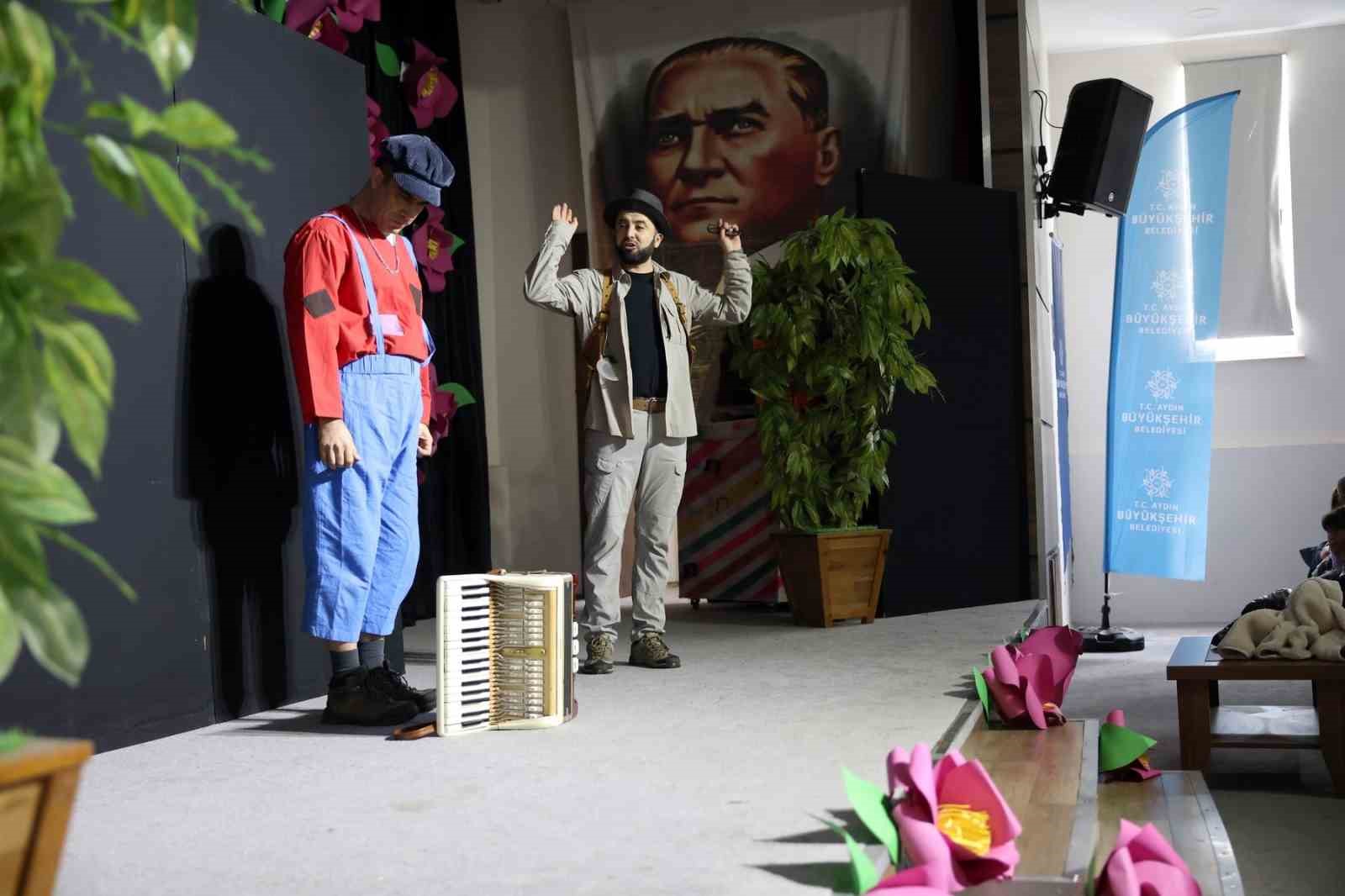 Aydın Büyükşehir Belediyesi’nden çocuklara tiyatro şöleni
Aydın Büyükşehir Belediyesi’nden çocuklara tiyatro şöleni