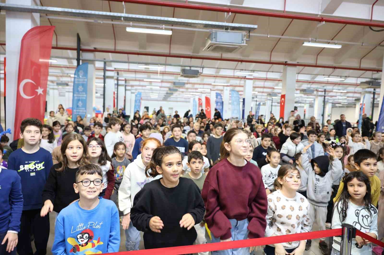 Aydın Büyükşehir Belediyesi’nden Efeler’de yarıyıl karne şenliği
