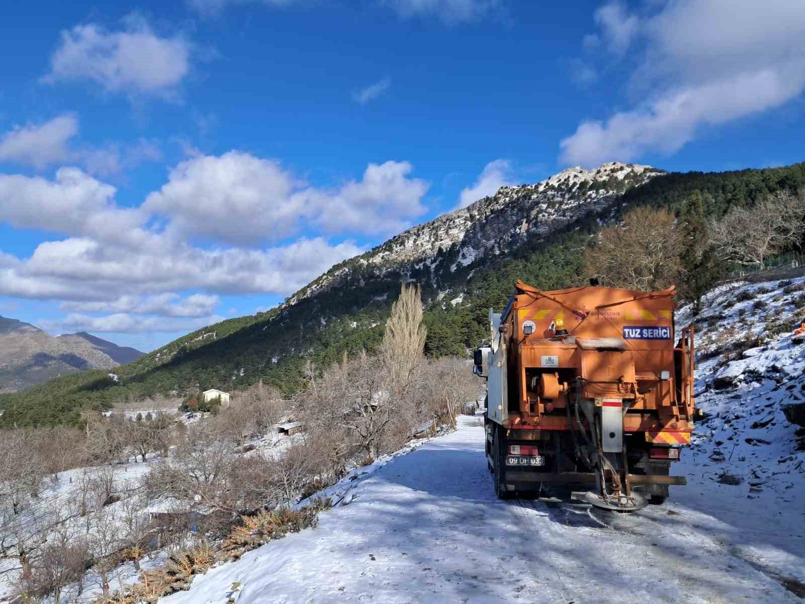 Aydın Büyükşehir Belediyesi’nden Paşa Yaylası’nda tuzlama çalışması
