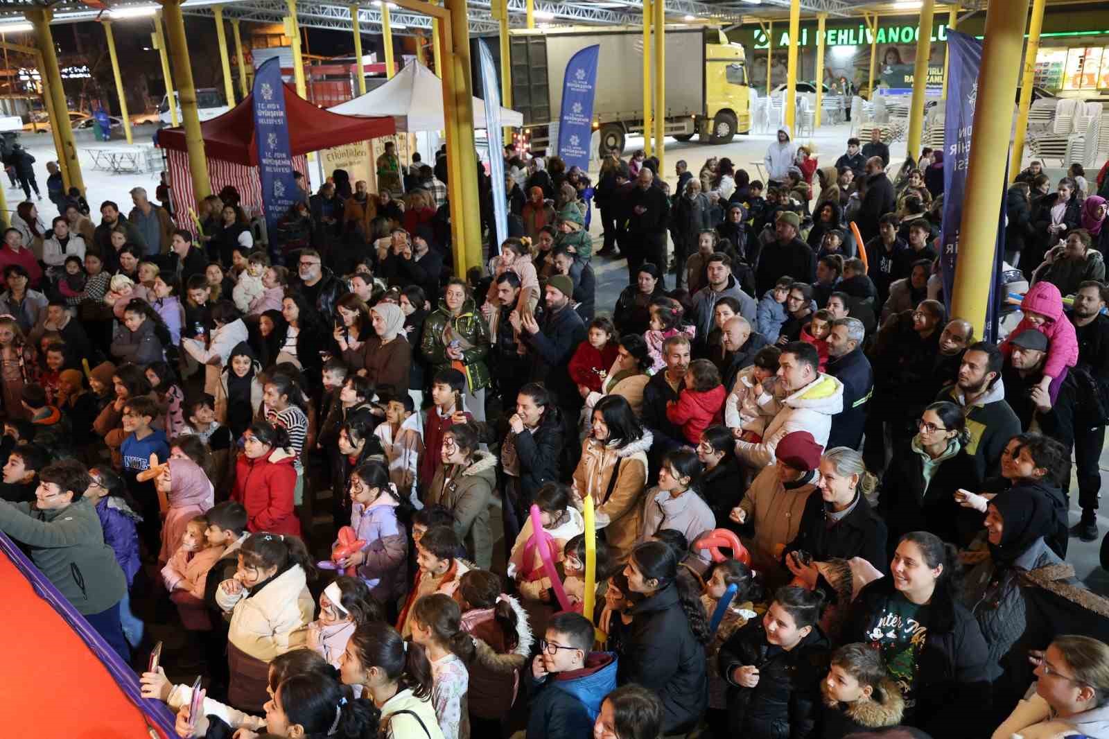 Aydın Büyükşehir Belediyesi’nden Söke’de Ramazan etkinliği
Aydın Büyükşehir Belediyesi’nden Söke’de Ramazan etkinliği