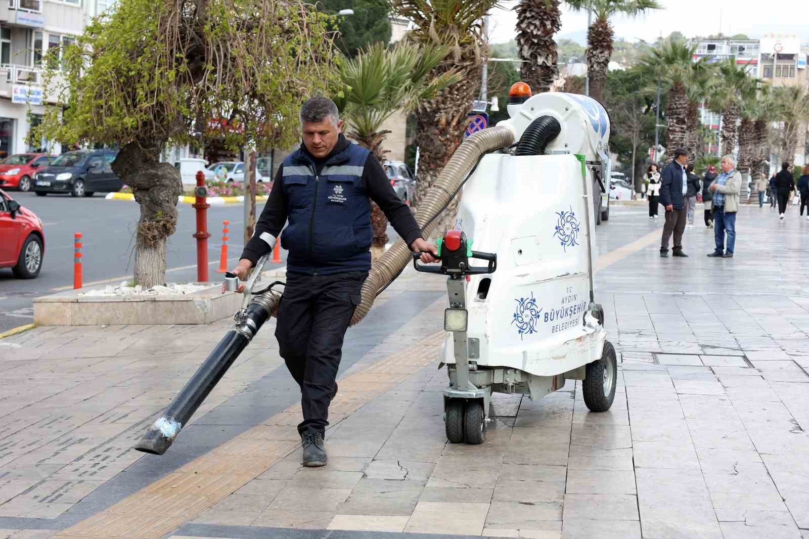 Aydın Büyükşehir Belediyesi’nin kent genelindeki çalışmaları sürüyor
